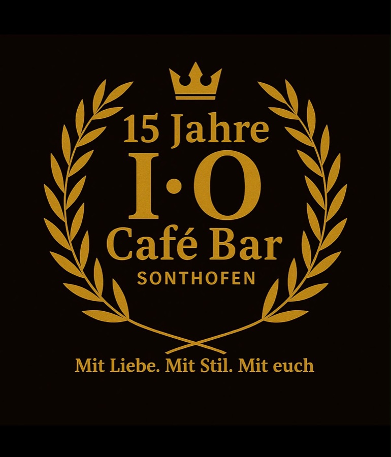 Logo der I·O Café Bar Sonthofen: 15 Jahre, mit Lorbeerkranz und Krone
